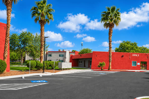 Cien Palmas Apartments property